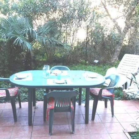 F2 En Rez De Jardin Dans Une Residence Avec Piscine كافالير سور مير