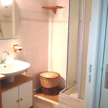 شقة F2 En Rez De Jardin Dans Une Residence Avec Piscine *