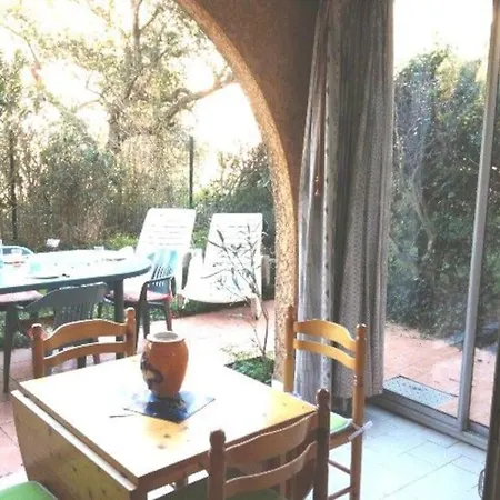 Apartment F2 En Rez De Jardin Dans Une Residence Avec Piscine Cavalaire-sur-Mer