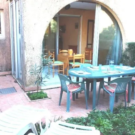 F2 En Rez De Jardin Dans Une Residence Avec Piscine Apartment *